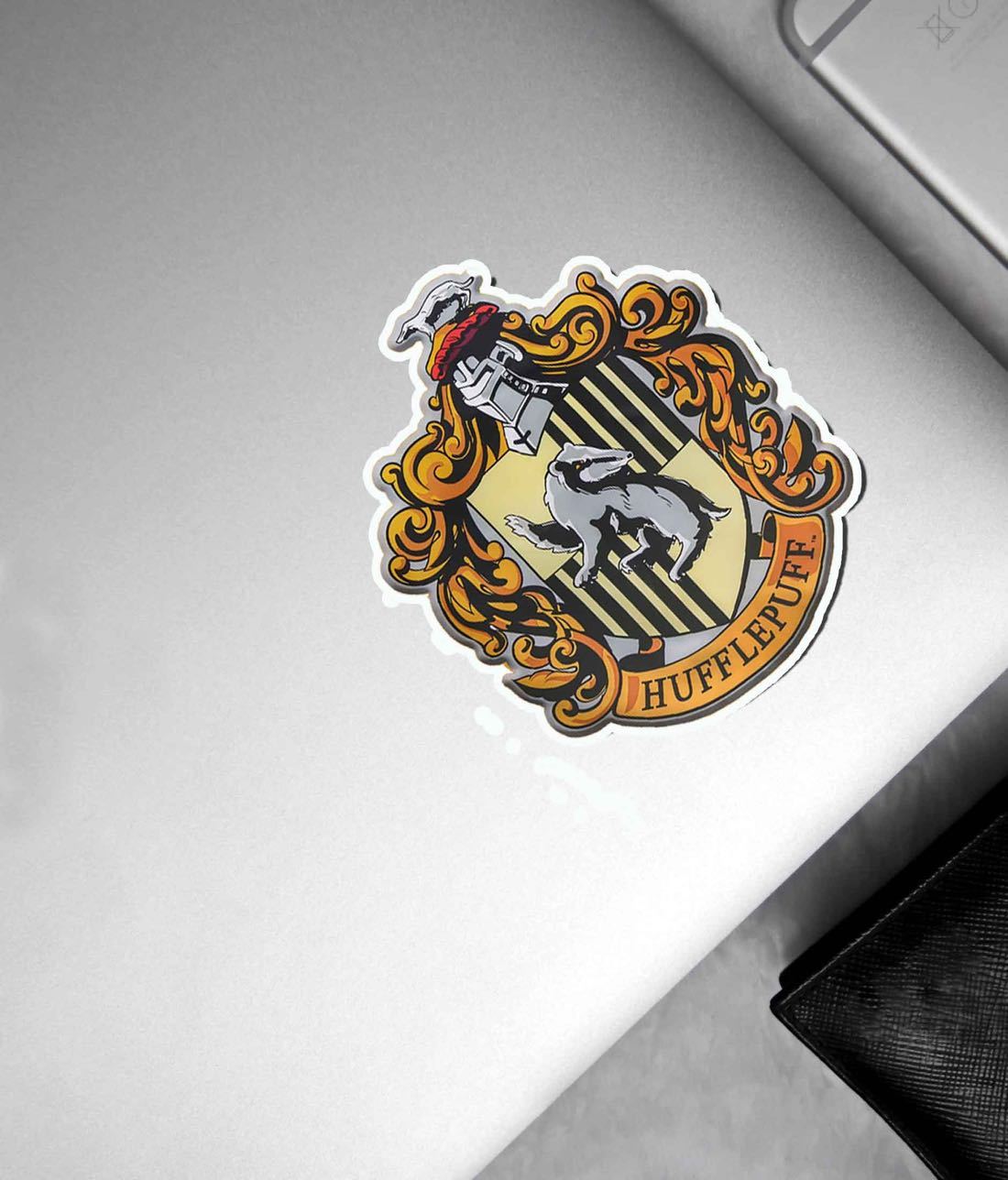 Crest Hufflepuff - Macmerise Stickon Small