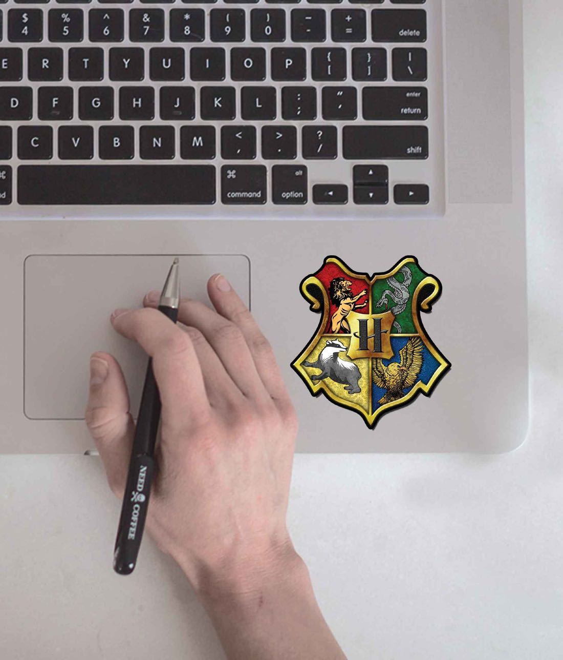 Hogwarts Sigil - Macmerise Stickon Small