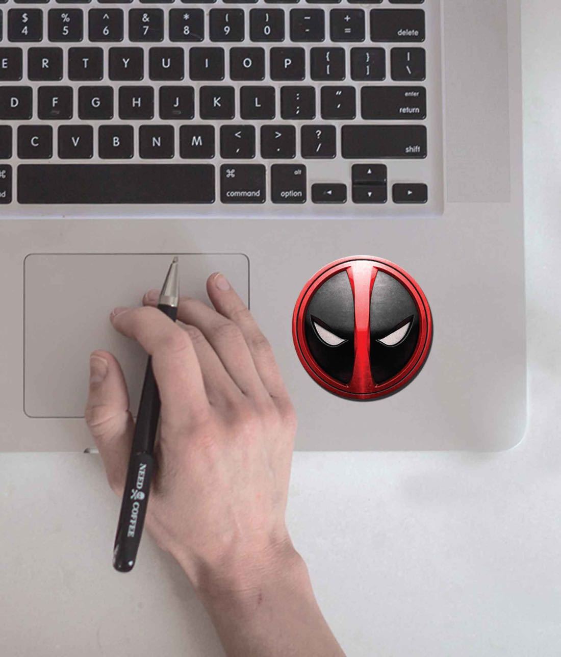 Minimalistic Deadpool - Macmerise Stickon Small